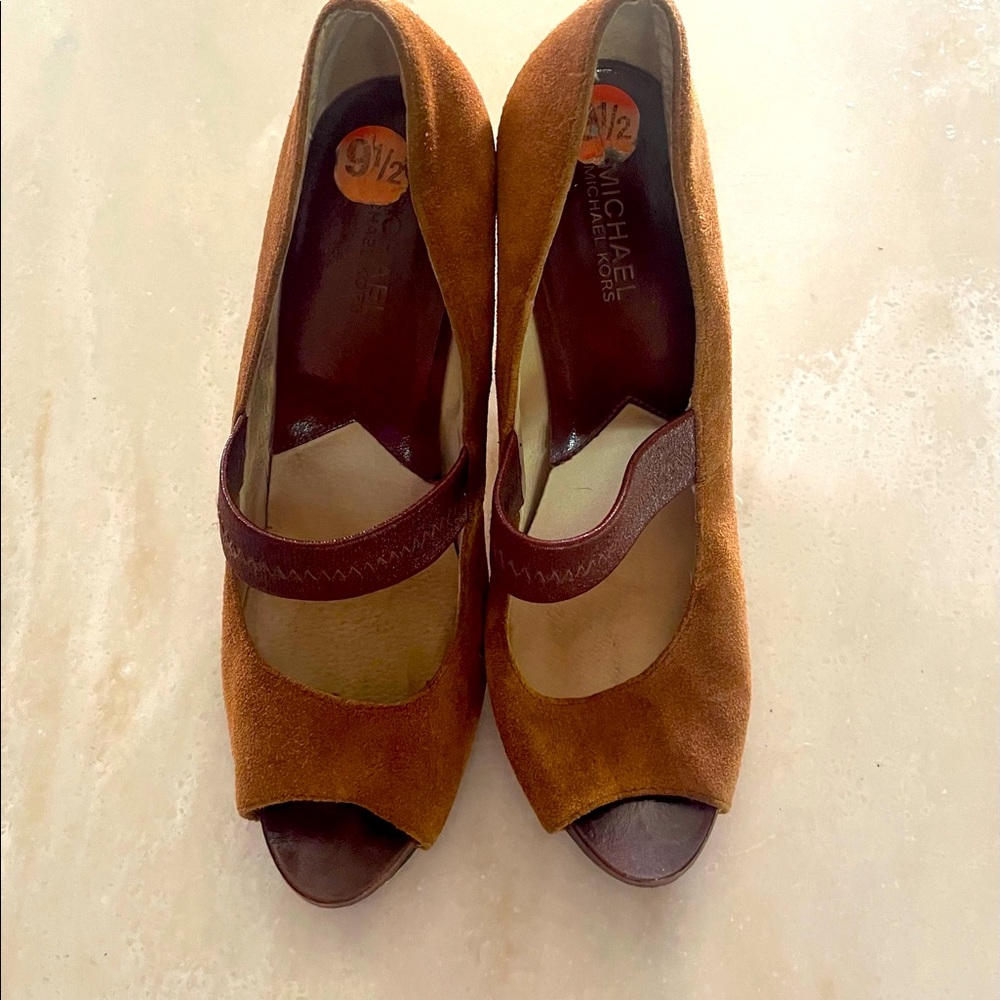 Michael Kors tan & brown wedge shoe